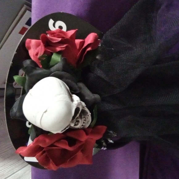 Skull & roses. Headband veil. Nwt! - Picture 2 of 3